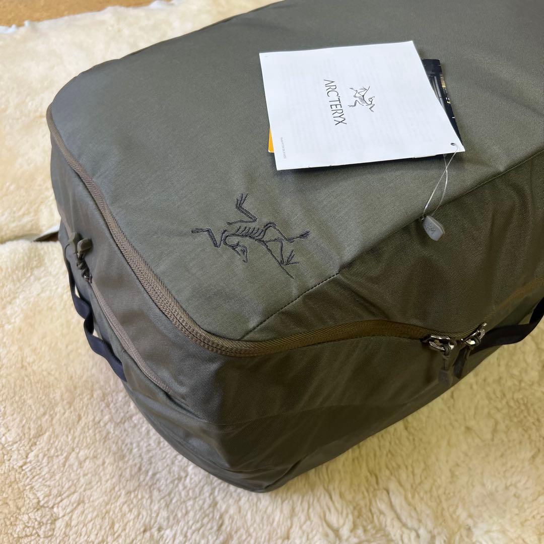 希少モデル新品タグ付き　ARC'TERYX バッグ カーキ　コンバートケース