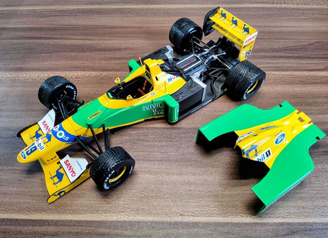 【極美品！】1/18 ミニチャンプス ベネトン フォード B192