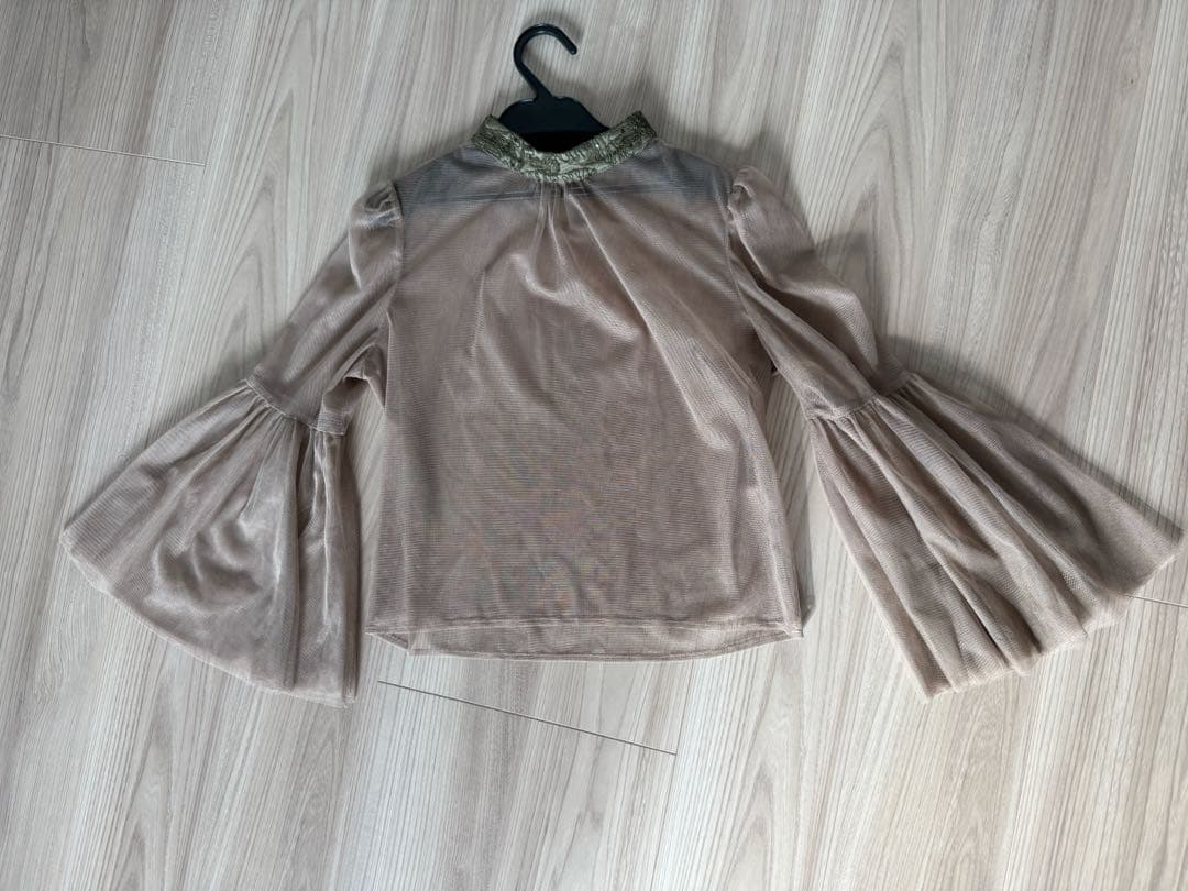 【Leja】スパンコール刺繍ビジューボタンフレアスリーブセットアップドレス