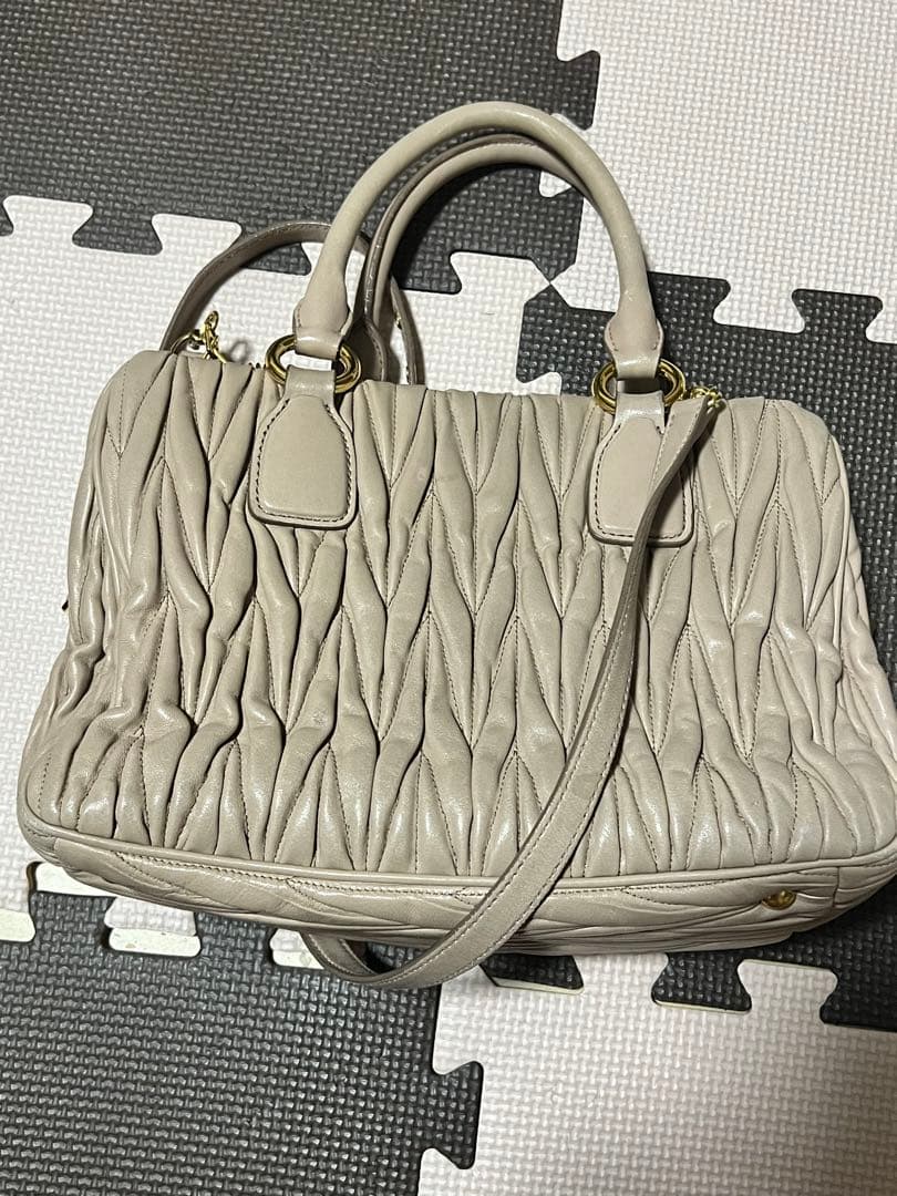 MIU MIU ピンクベージュ マテラッセ バッグ