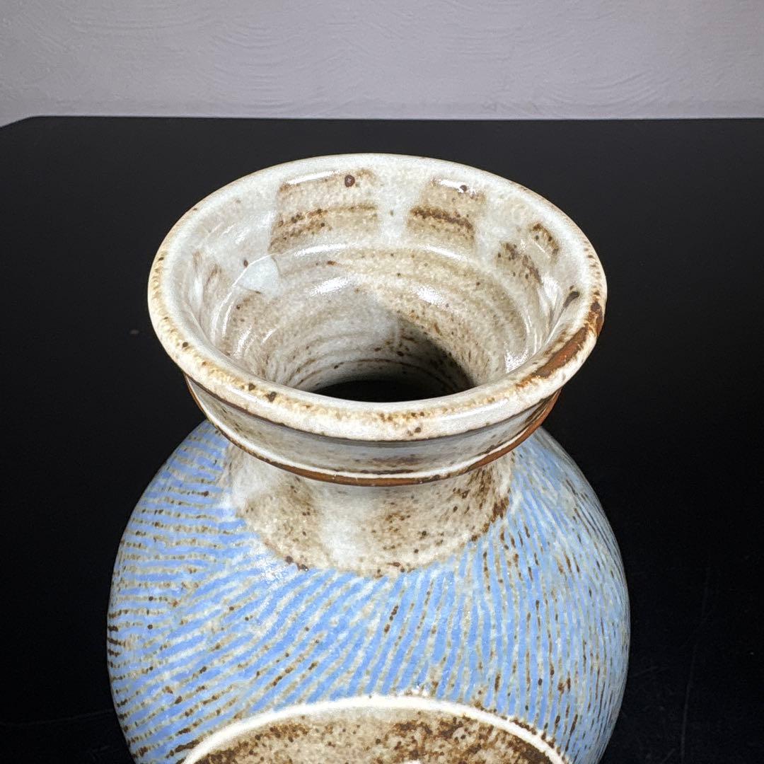 真作　人間国宝　島岡達三　地釉象嵌草花文壷