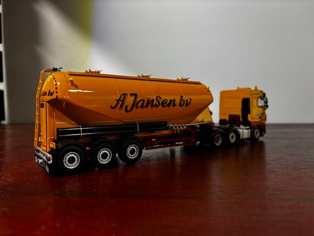 交渉済　WSIMODELS 「A Jansen bv」バルクトレーラー　DAF