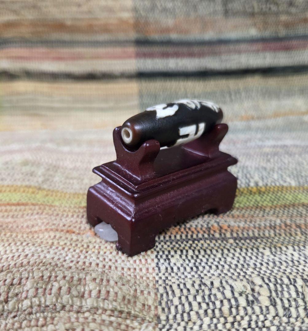 882　天珠　 卍六字真言天珠　梵字　彫刻　凸凹　貴重　珍品　dzibeads！