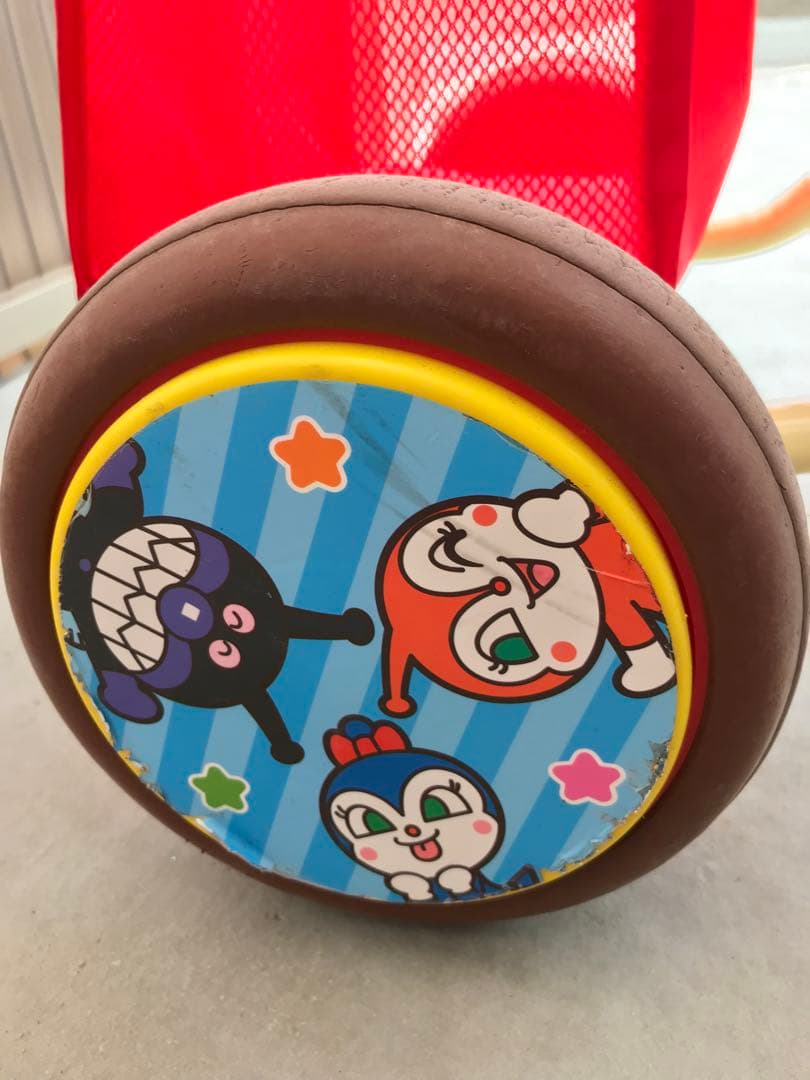 アンパンマン 三輪車 ヘルメット付　音楽ボタン付き 赤