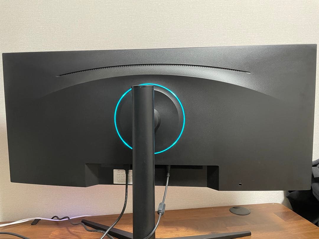 34インチ 3440x1440 180Hz モニター 直面