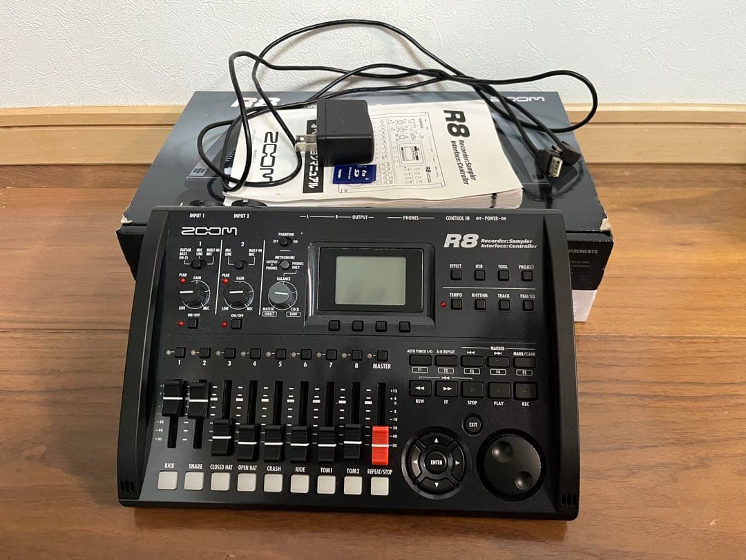 【美品】ZOOM R8 マルチトラックレコーダー オーディオインターフェース