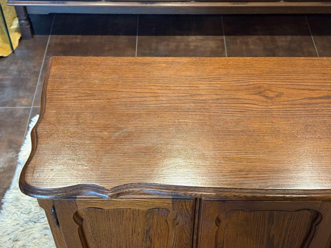 ヨーロピアン　クラシック　オーク材　サイドボード　クラシカル　アンティーク