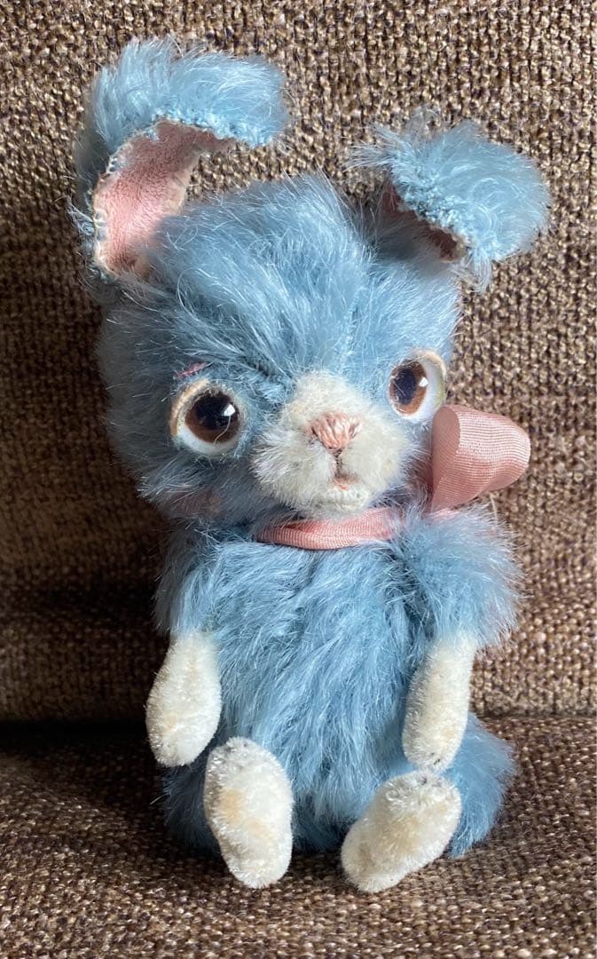 【人気ぬいぐるみ作家haco_decoさん】ピンクのリボンをした水色のうさぎさん