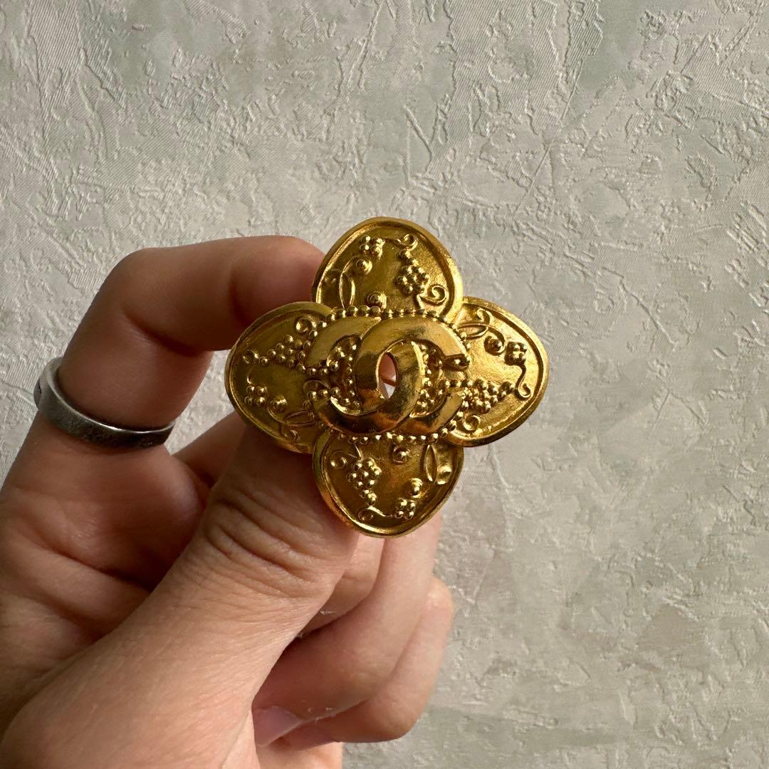 CHANEL フラワーブローチ 金色　最終値下げ