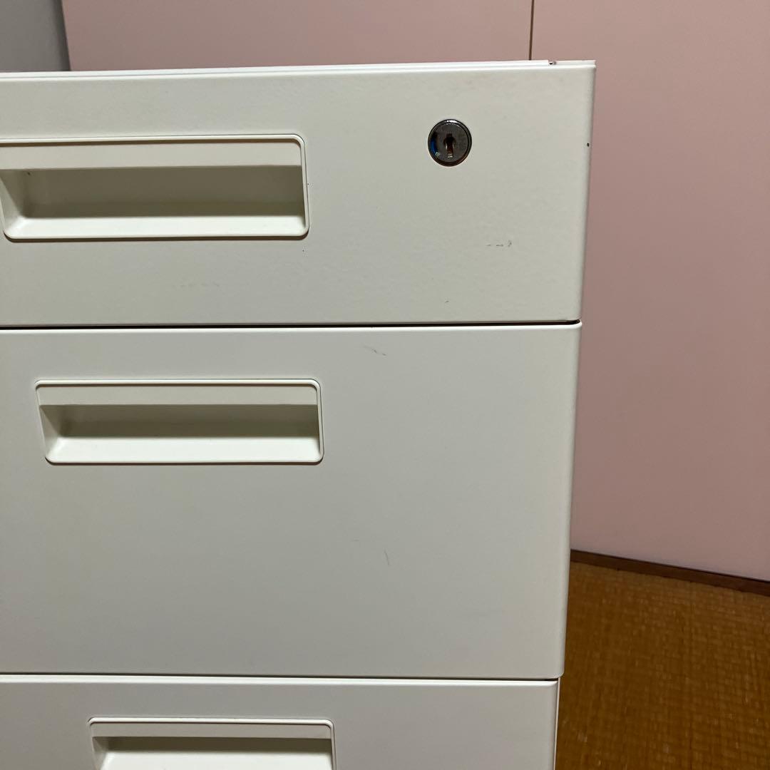 定価25,000円ホワイトシンプルデスク 4つの引き出し付き