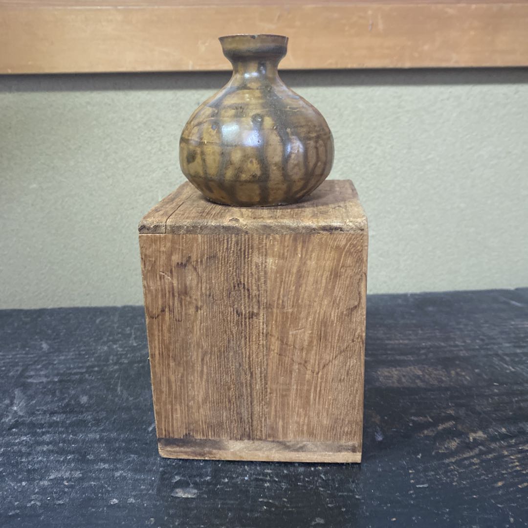 黒釉李朝油壺　木箱付き