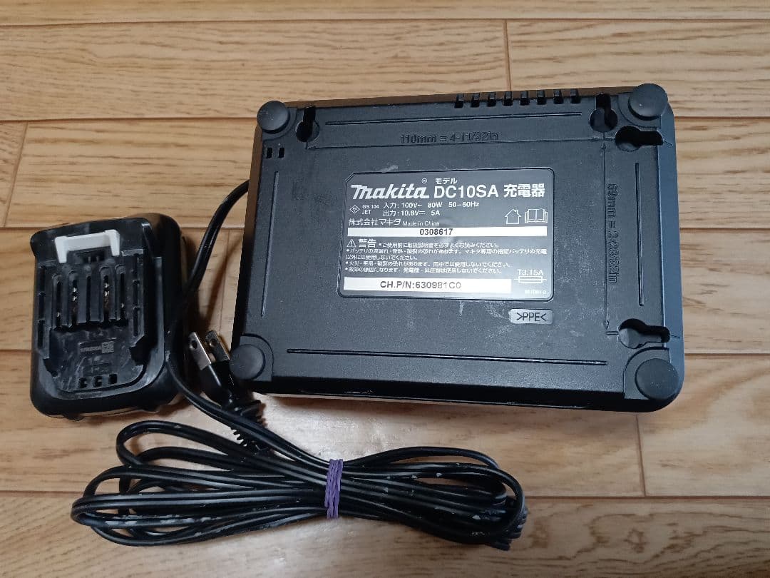 マキタ充電クリーナーCL107FD バッテリー、充電器付