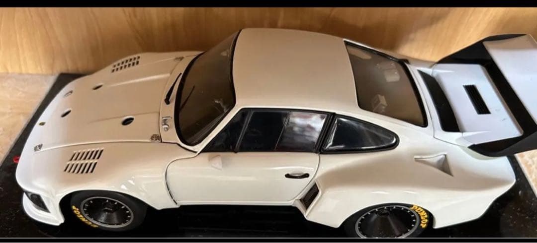 エグゾトミニカー　【激レア】1/18 ポルシェ935ホワイト