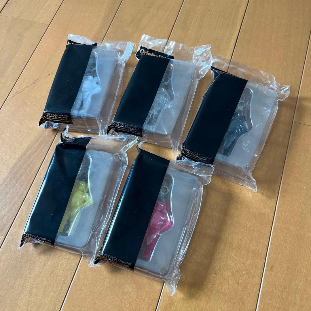 カウズ　オリジナルフェイク　キーホルダー　kaws