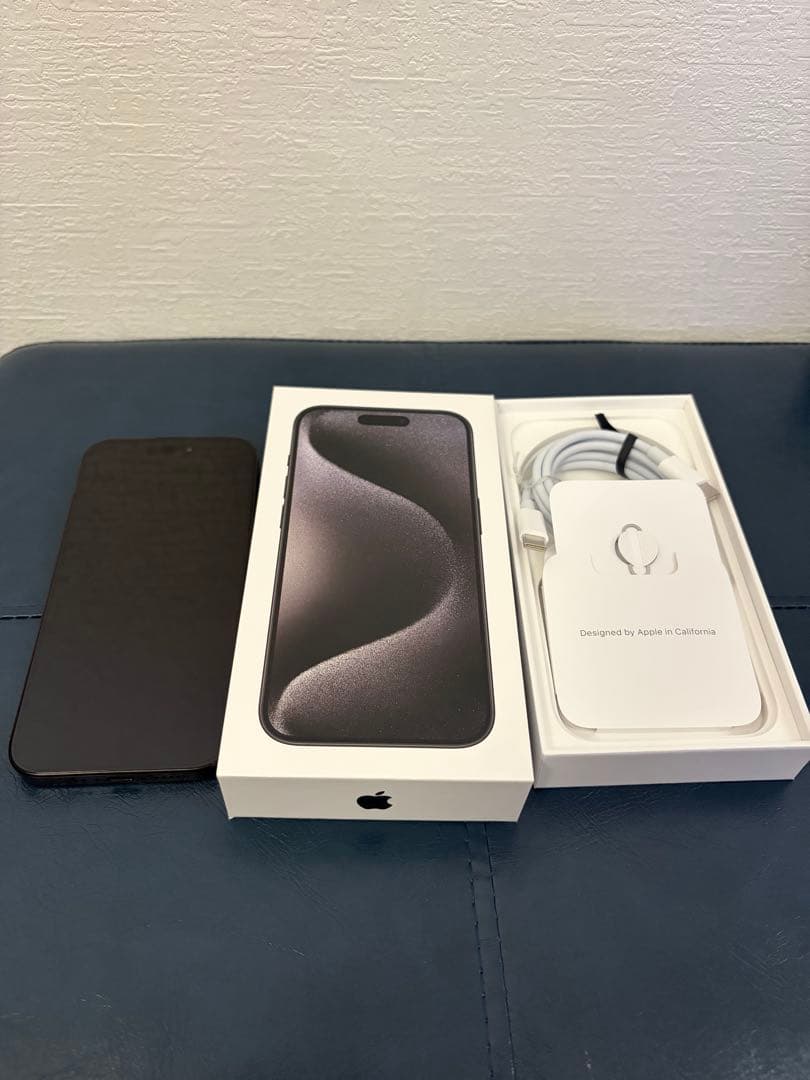 Apple iPhone 15 Pro ブラックチタニウム 128GB本体と箱