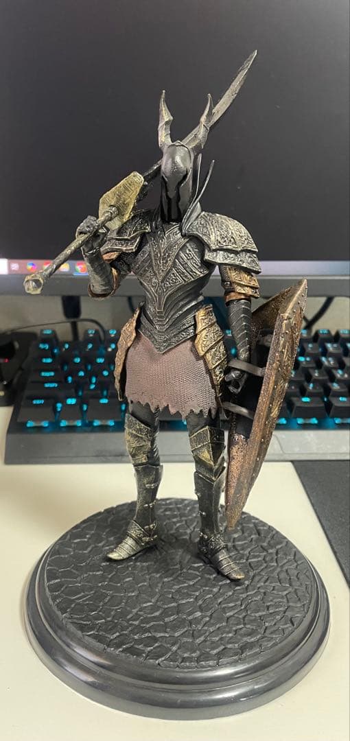 ダークソウル　黒騎士　フィギュア
