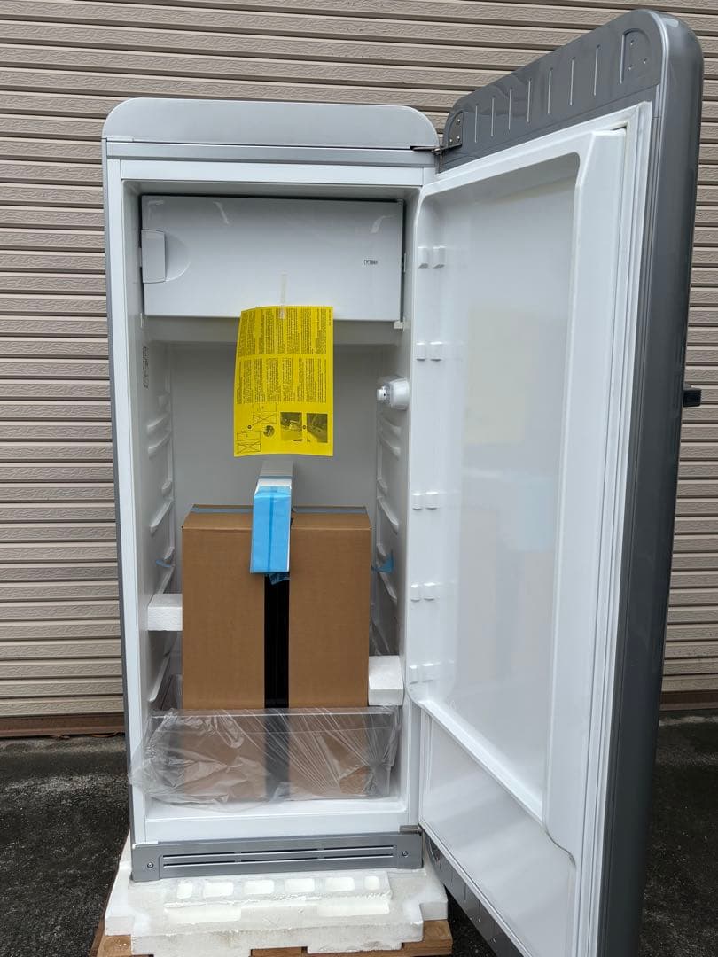 新品☆SMEG（スメッグ）冷凍冷蔵庫 FAB28 100V シルバー　右開き