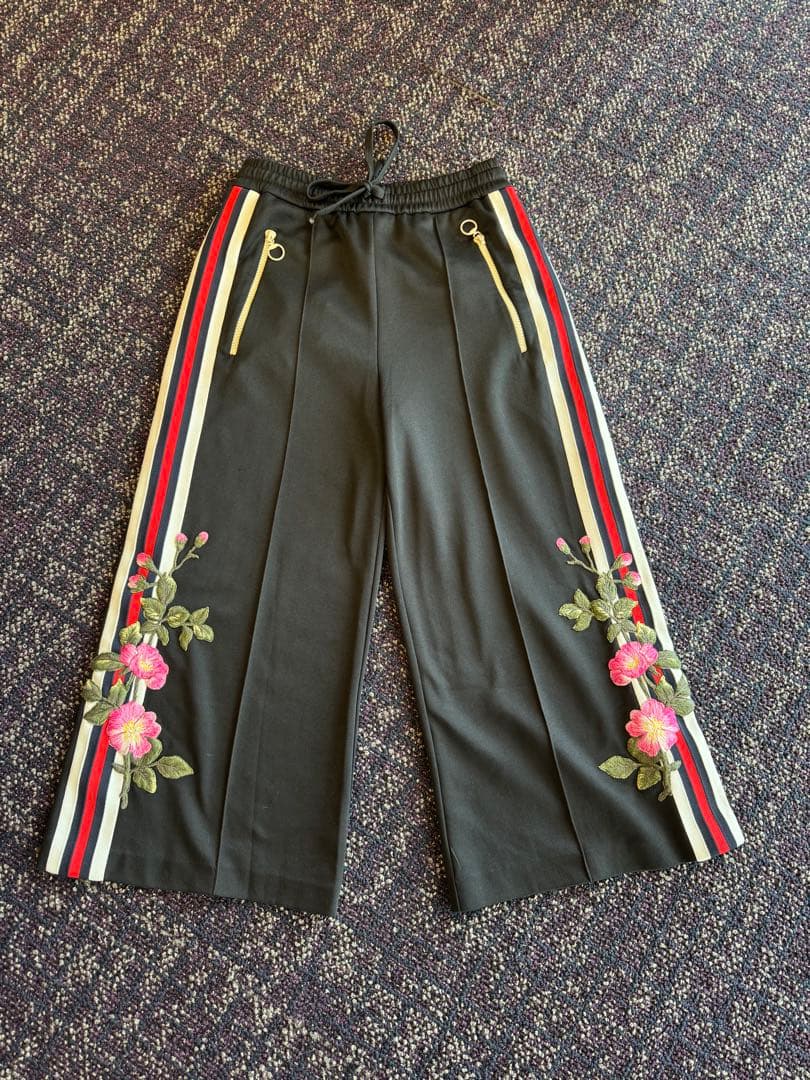 GUCCI ジャージパンツ　花柄刺繍