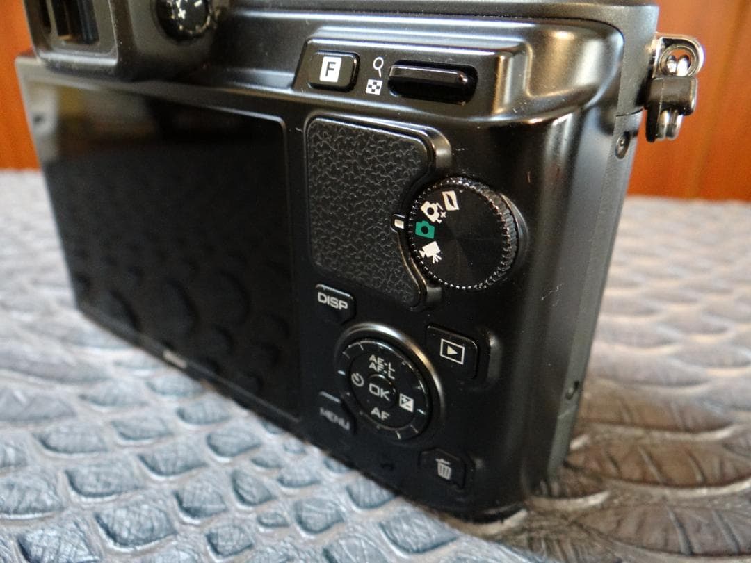 ニコンNikon1 V1 ブラックボディ パワーズームレンズ ショット数4313