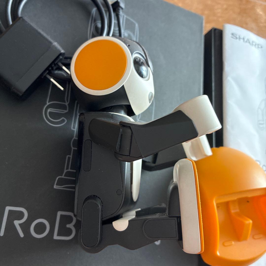 SHARP RoBoHoN 、歌ったり踊ったり会話も楽しい。通電確認済み。