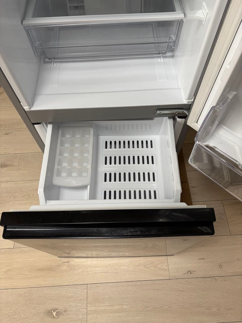 シルバー冷蔵庫 コンパクト 冷凍庫付き