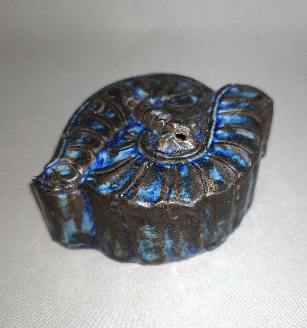 『李朝瑠璃釉菊石形水滴』 李氏朝鮮　アンモナイト形　硯滴　水盂　文房具