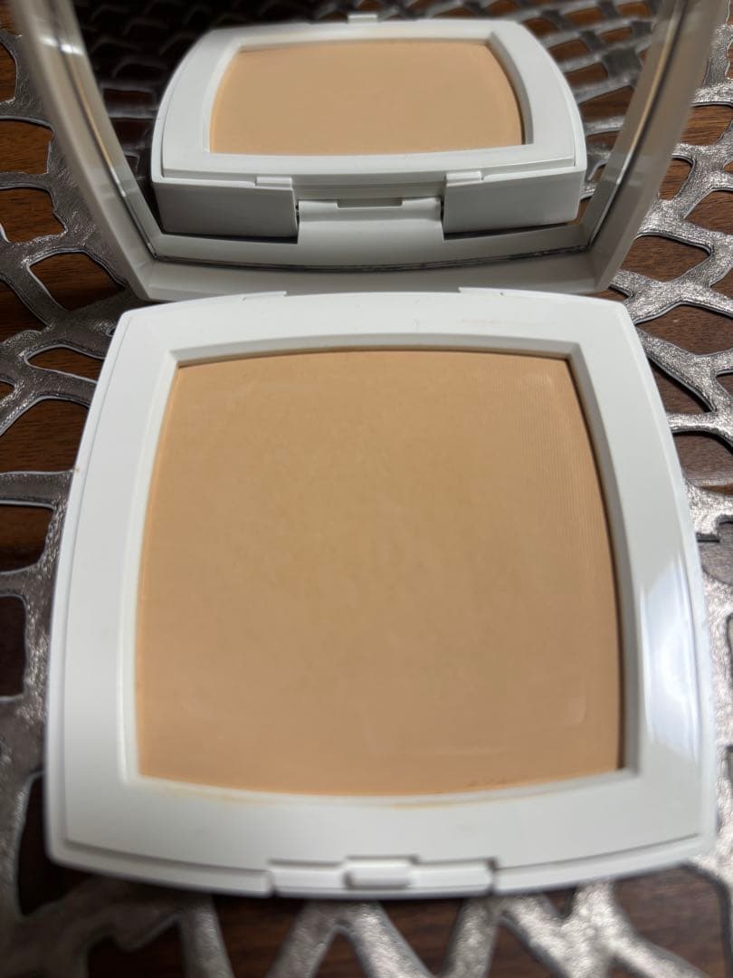 シャネル　ルブランコンパクトラディアンス　20ベージュ