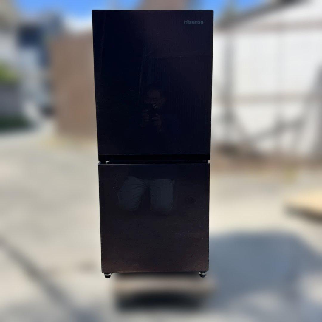 黒色冷蔵庫　調整可能な棚付き