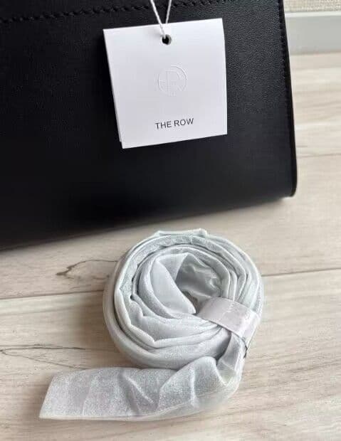 THE ROW クラシック ブラック レザーハンドバッグンドバッグ