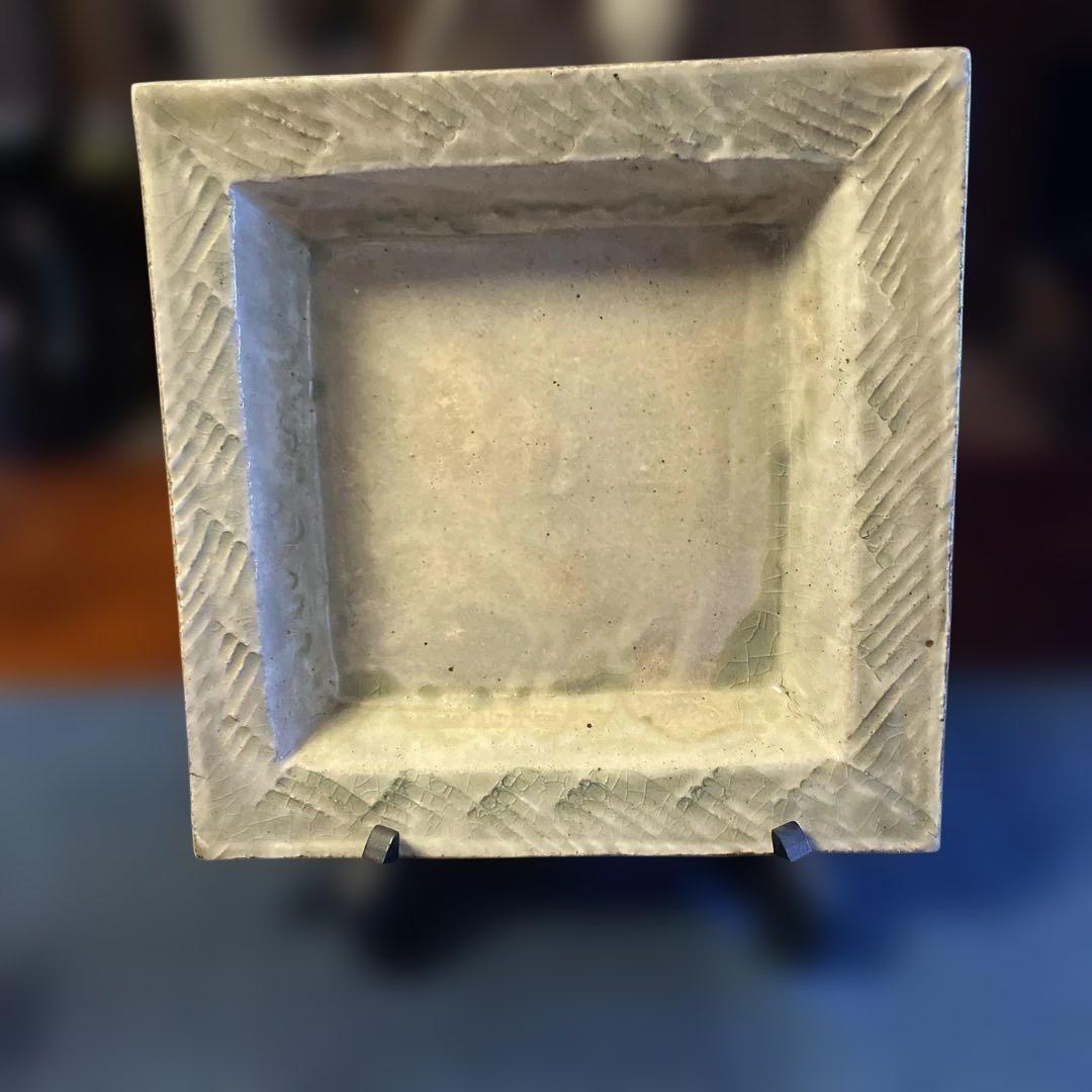 出西窯多々納弘光氏作成　グレーの陶器製四角皿