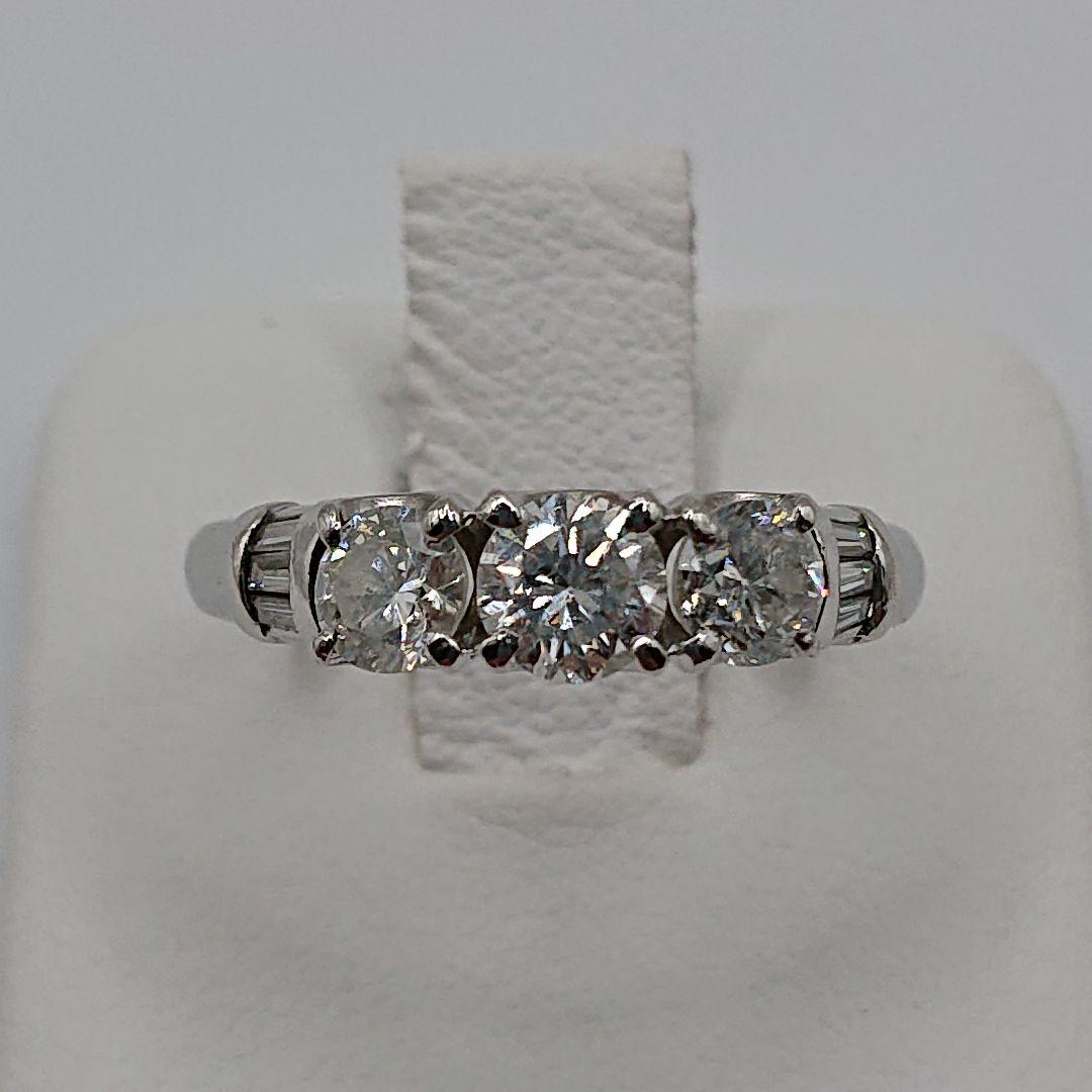 tacoable1カラット3粒天然ダイヤモンドリング テーパー付Pt900