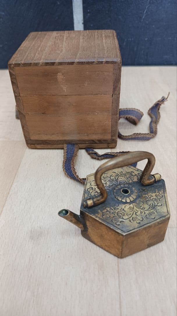 時代物　片切彫　銅製　水滴　黄銅　真鍮　書道具