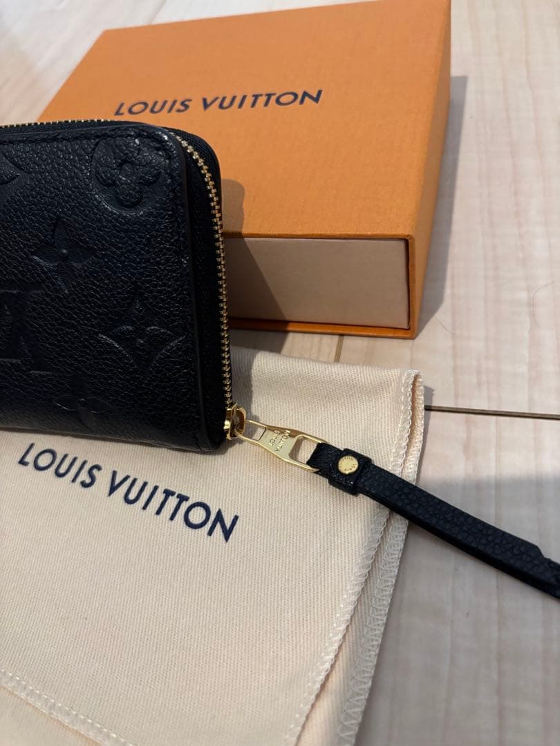 LOUIS VUITTON ジッピーパースモノグラムアンプラント