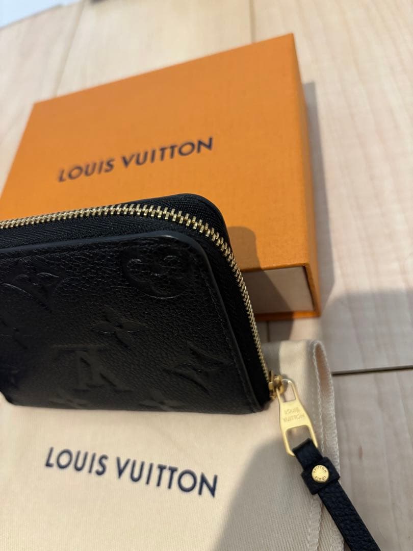 LOUIS VUITTON ジッピーパースモノグラムアンプラント