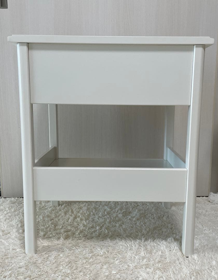 IKEA ティッセダール　ベッドサイドテーブル 引き出し付き　チェスト