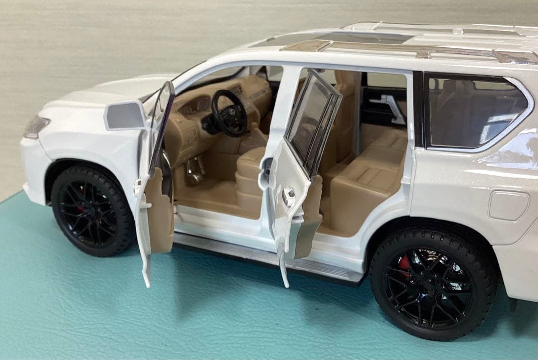 レクサス LX570 ホワイト LEXUS 1/18
