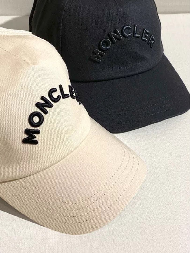 MONCLER 刺繍ロゴキャップ クリーム ベージュ
