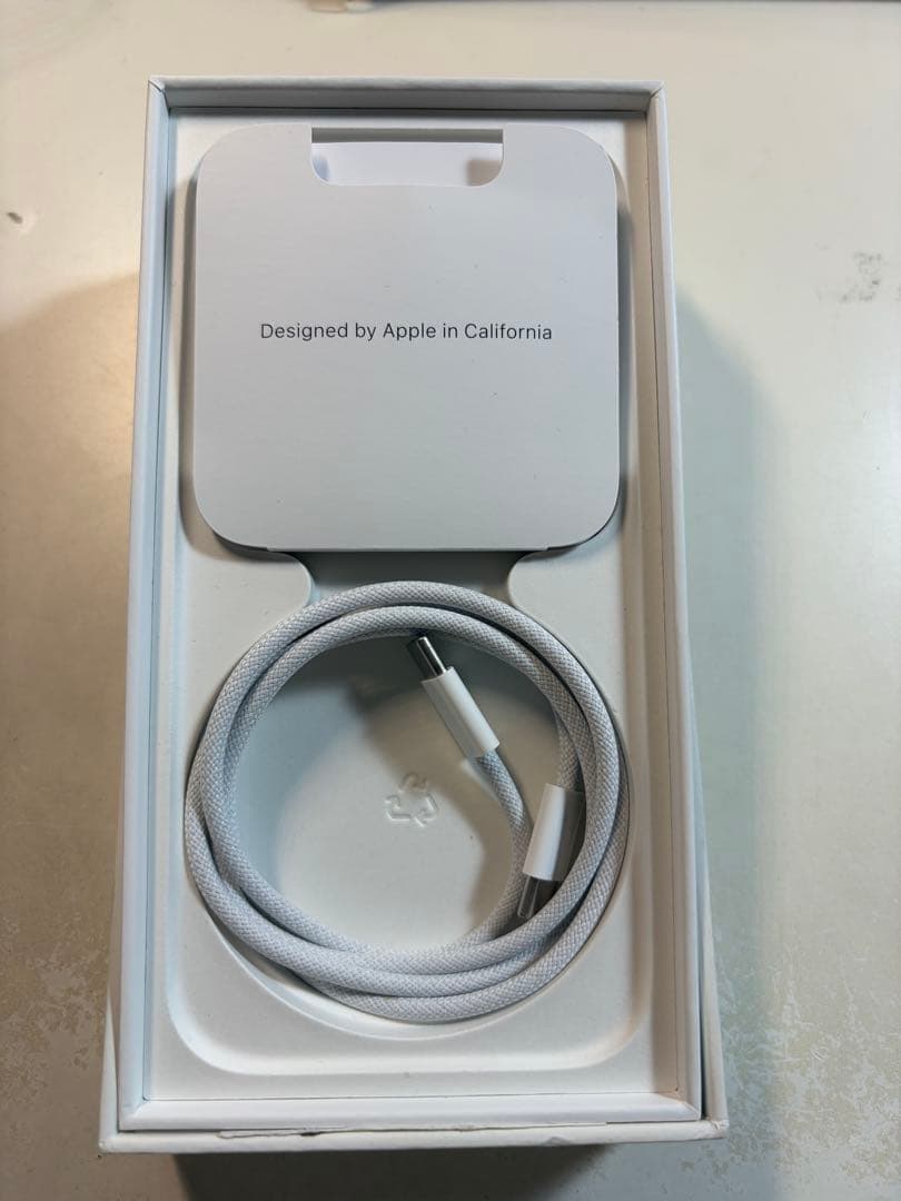 iPhone 15　ブラック　256GB simフリー