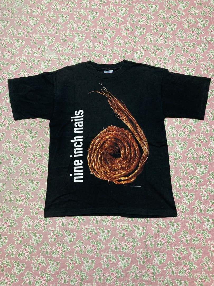 nine inch nails: further down... Tシャツ