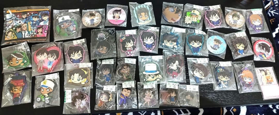 名探偵コナングッズ　アクスタ　ラバスト　缶バッチ他 まとめ売り　30個以上