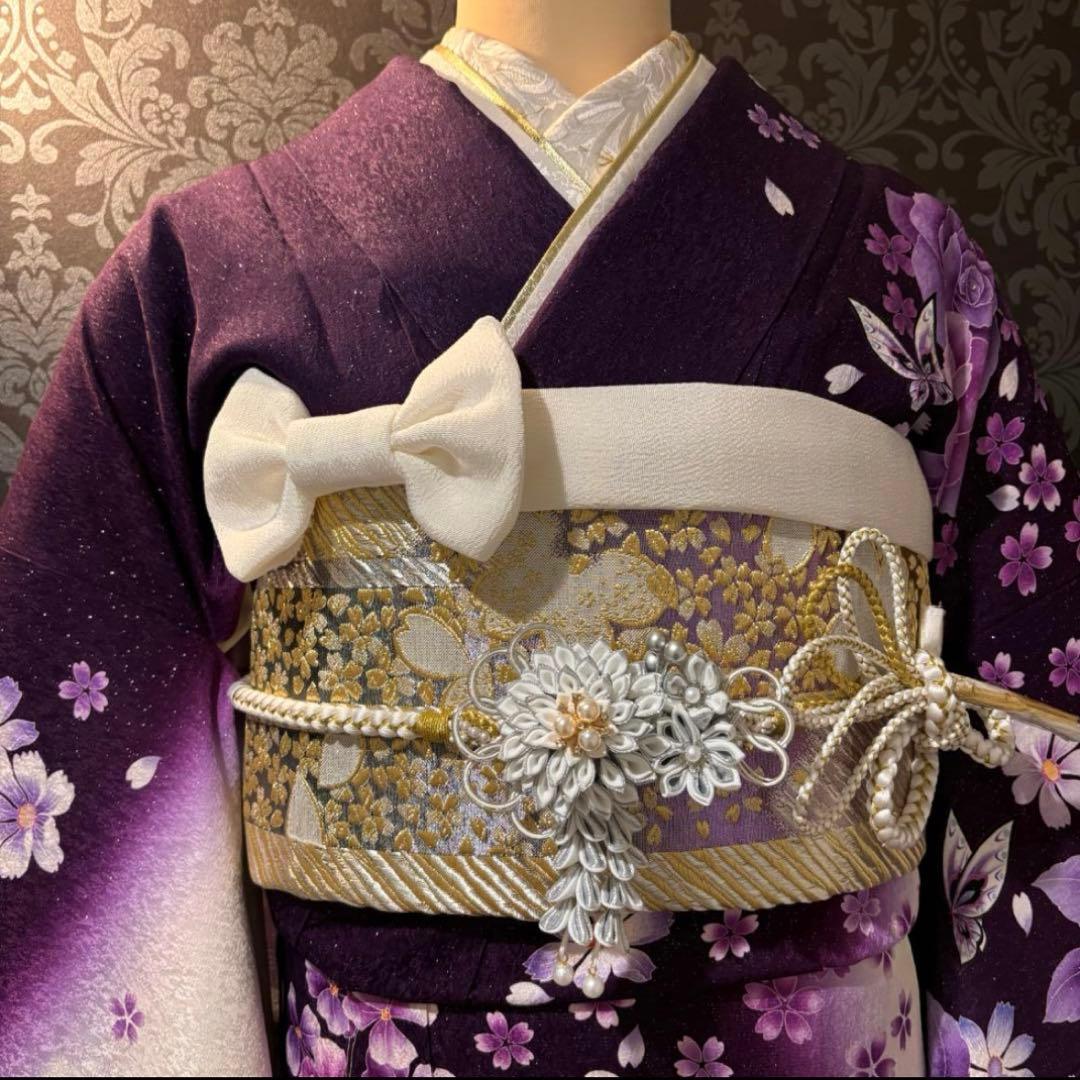 美品　銀通し　薔薇　蝶　花模様　逸品　振袖　フルセット 振り袖