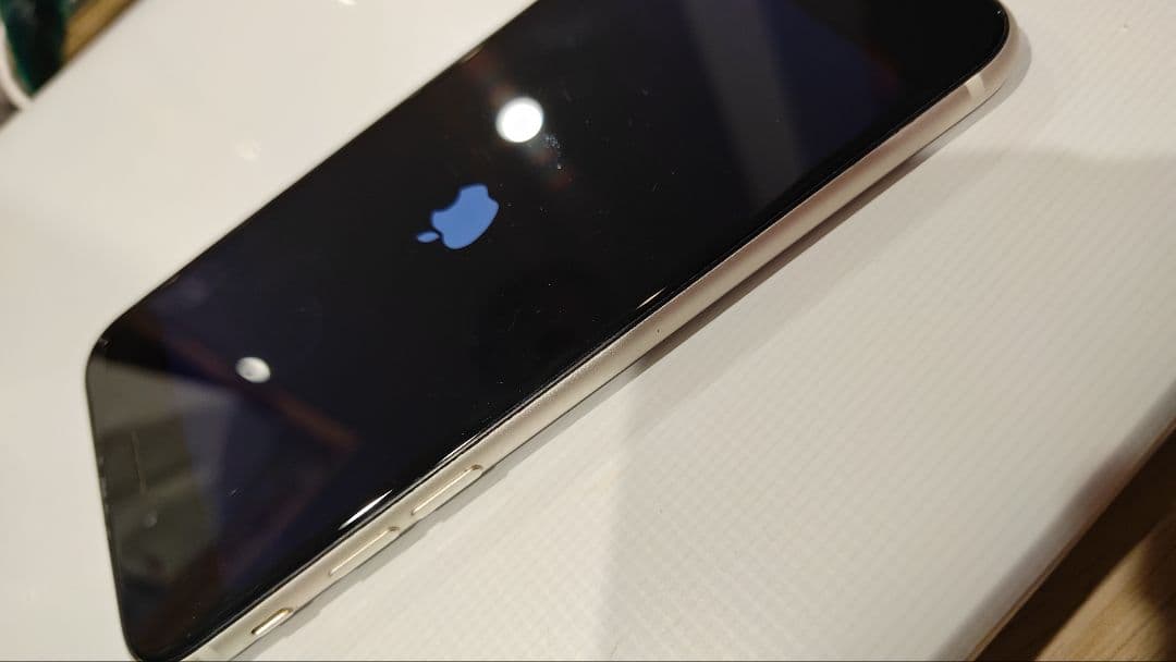 Apple iPhone SE3 128gb おまけ付き　値下げ