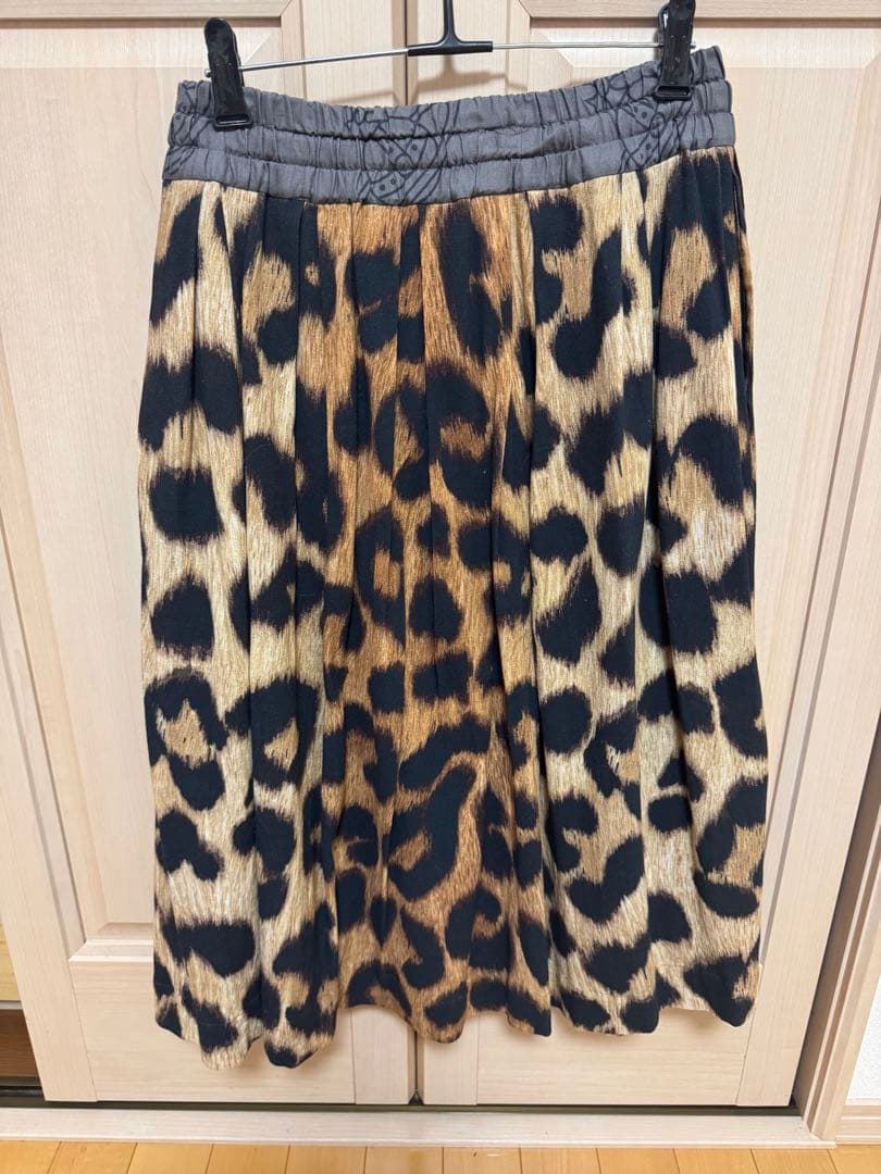 レア！！新品同様　ヴィヴィアン　レオパード柄　 ひざ丈　スカート