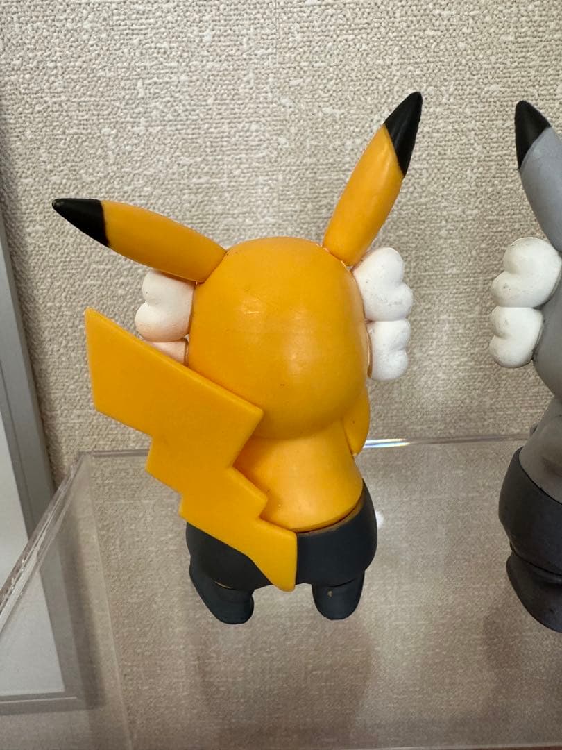 ピカチュウフィギュア　KAWS 3体セット