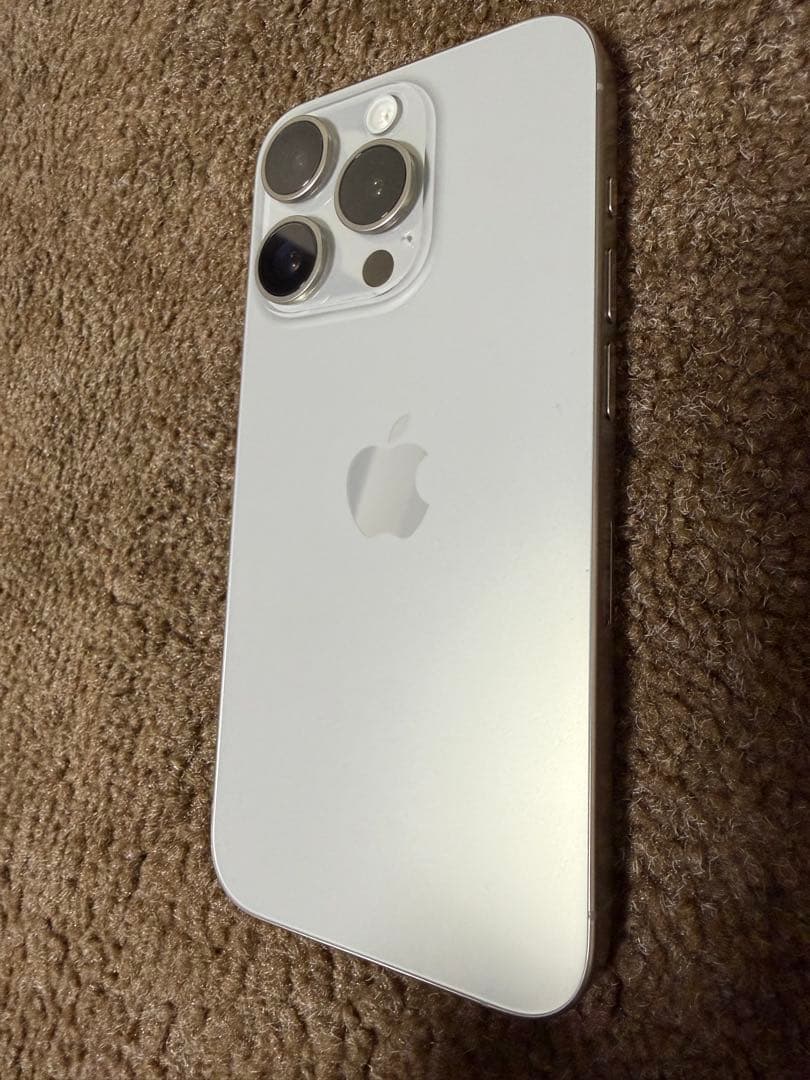 iPhone 15 Pro ナチュラルチタニウム256GB 本体