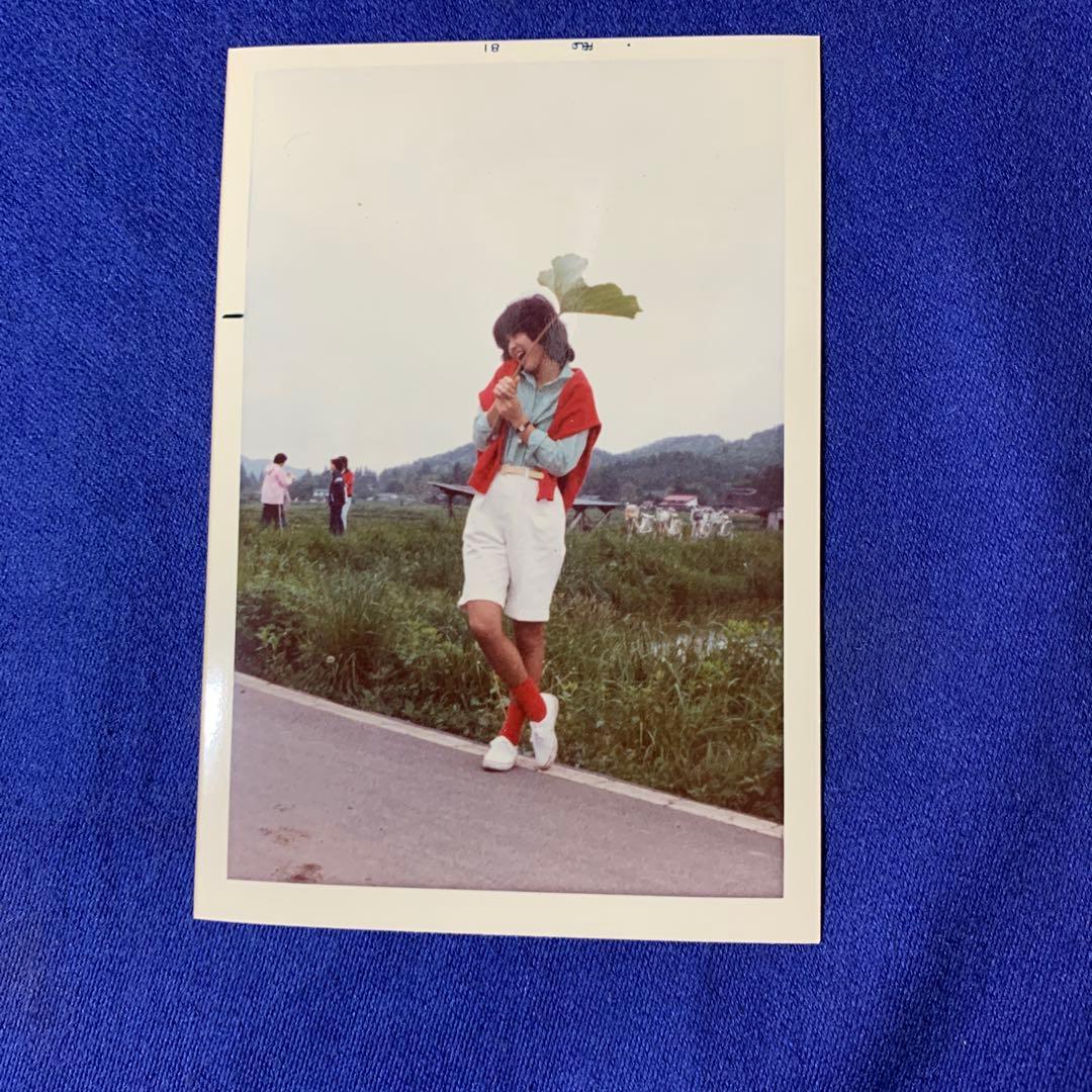 松田聖子デビュー当時の生写真3枚です。