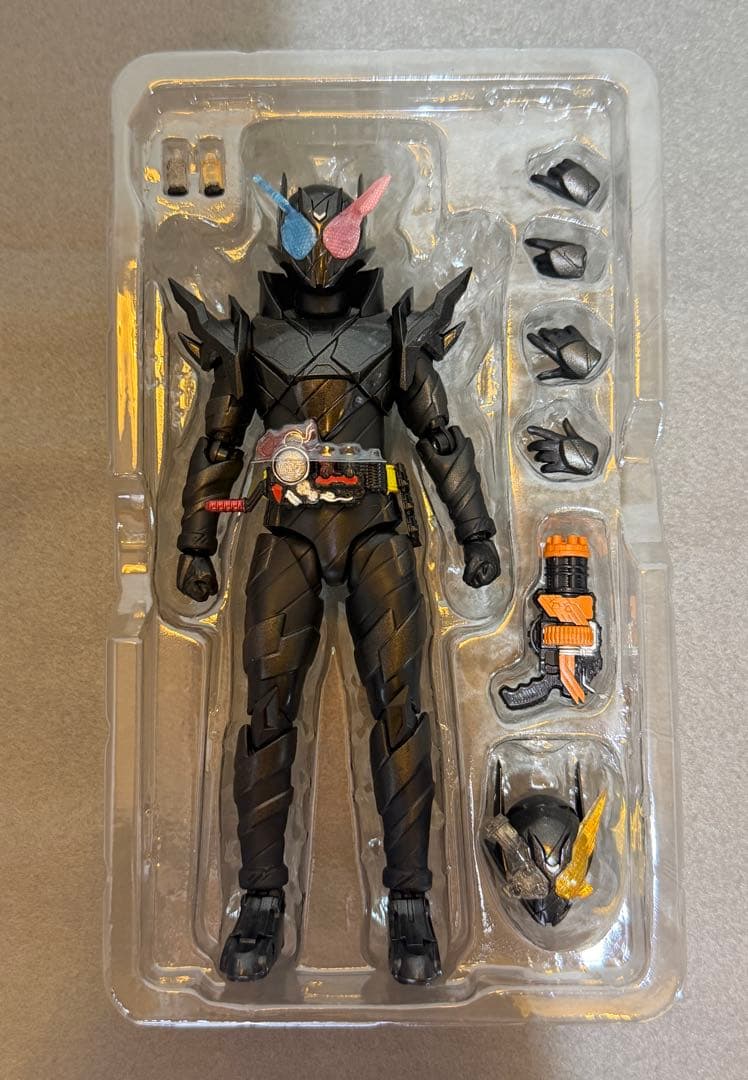 S.H.Figuarts 仮面ライダービルドラビットタンクハザードフォーム