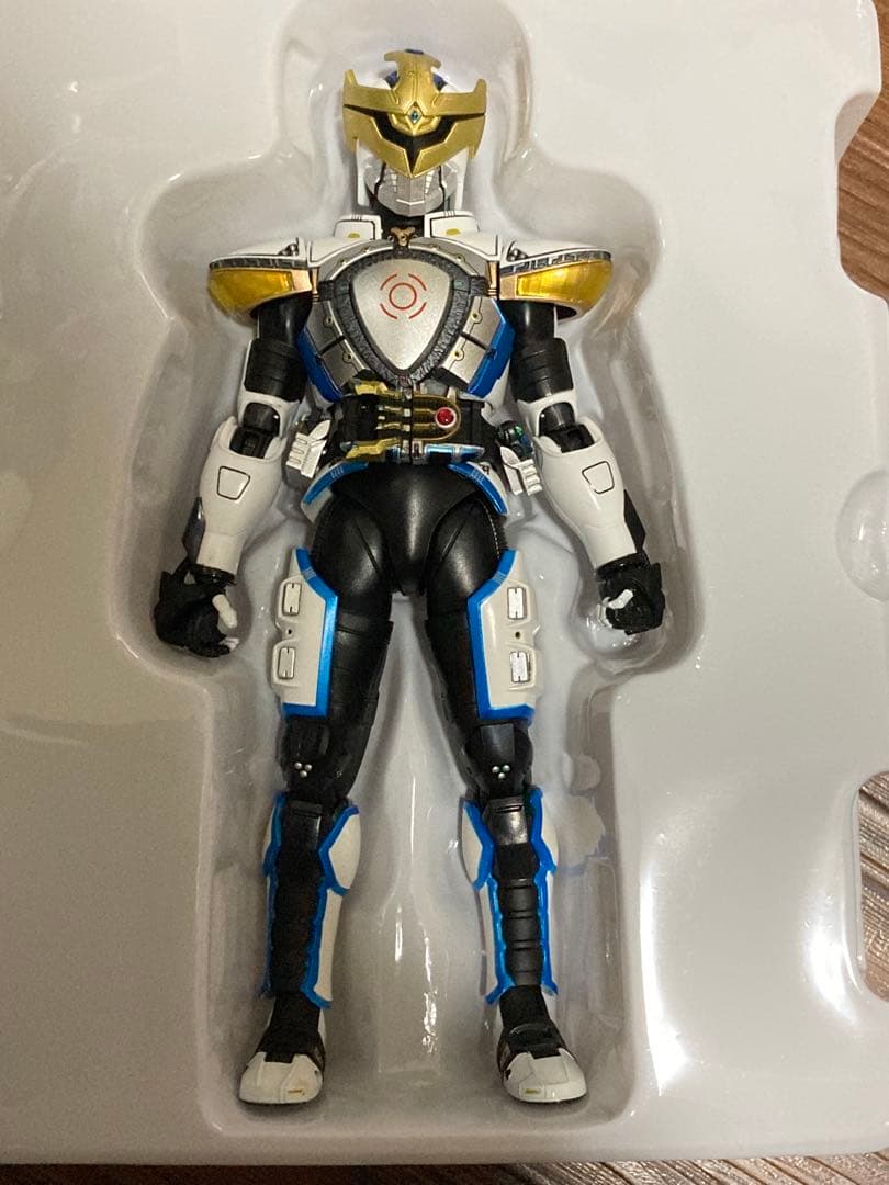 S.H.Figuarts 真骨彫　仮面ライダーイクサ