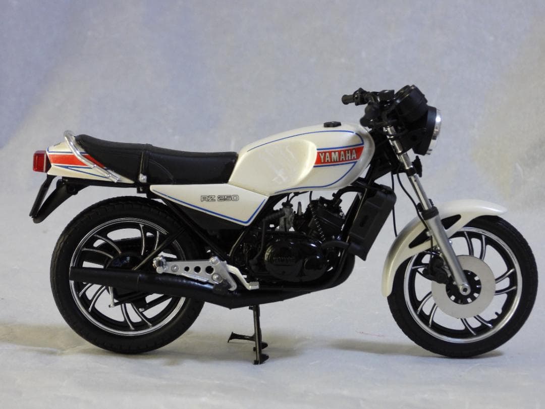 Wit’s YAMAHA RZ-250 1/12　白黒2点　欠陥アリ
