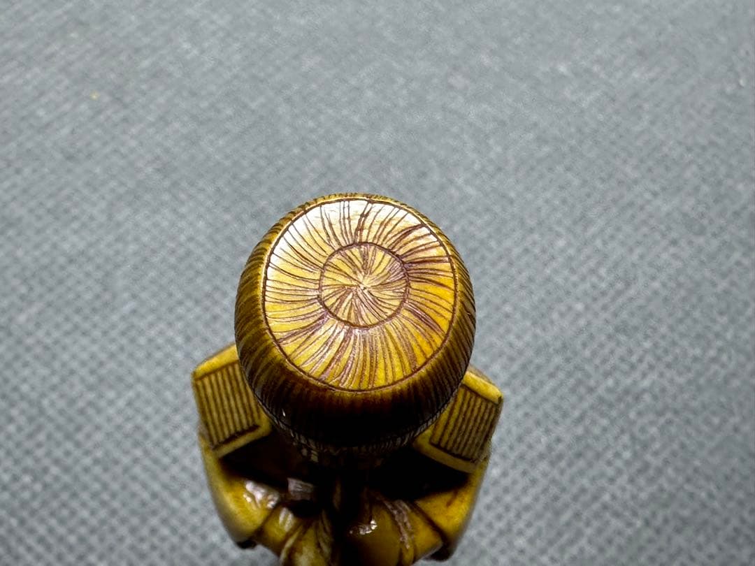 古根付　笛を吹く僧侶　置物　細密細工　骨董　アンティーク　彫刻 工芸品　在銘